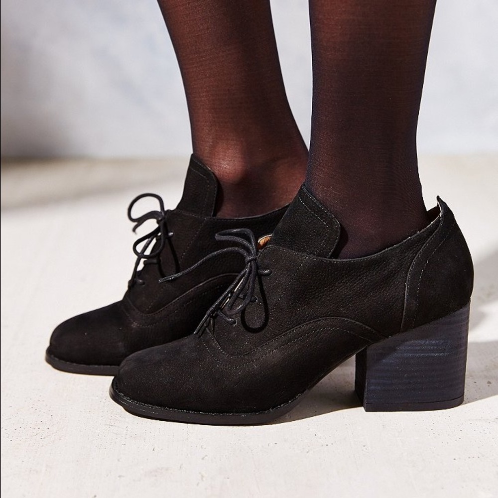 Urban Outfitters Cooperative Nia Oxford Heels 8 - Picture 2 of 8