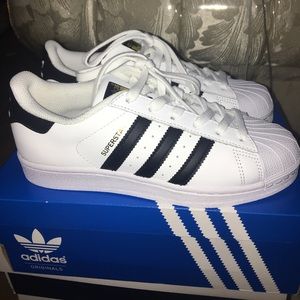 Firm price Adidas superstar