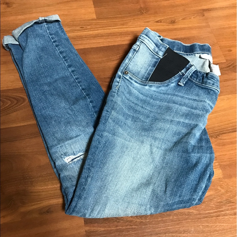 Distressed maternity jeggings