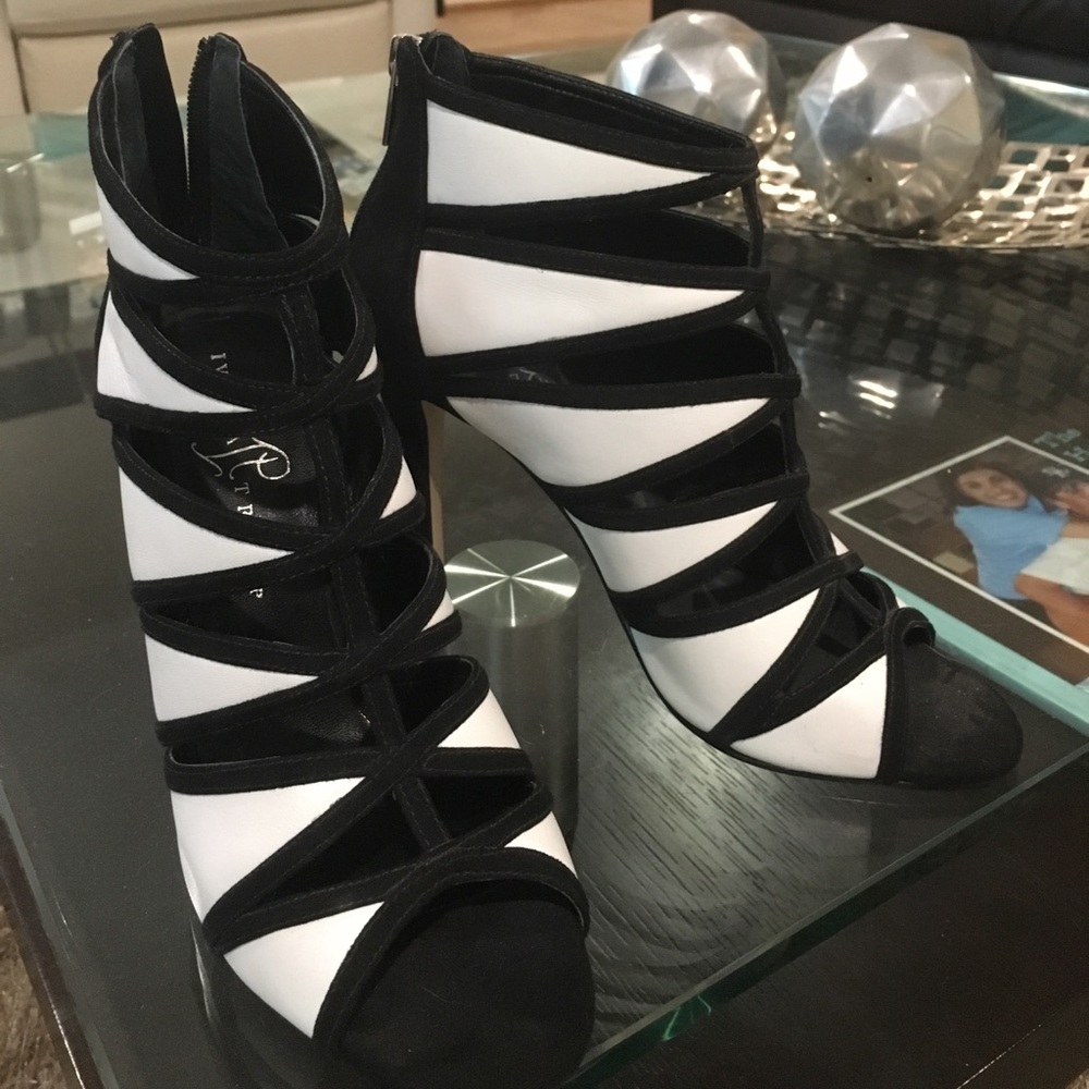 black and white ivanka trump heels🖤