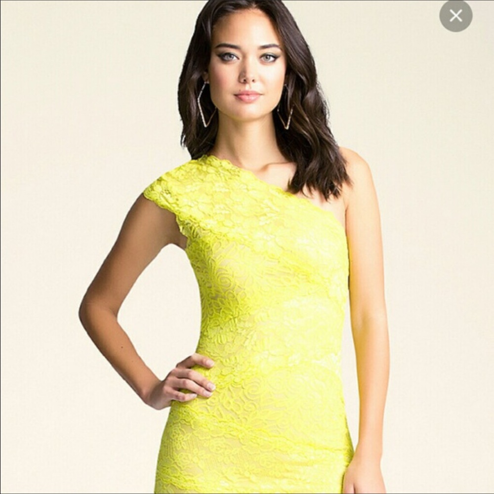 Bebe lace dress