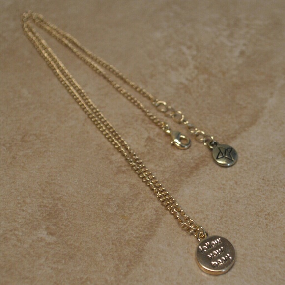 Brand New Follow Your Heart Gold Pendant Necklace - Picture 5 of 5
