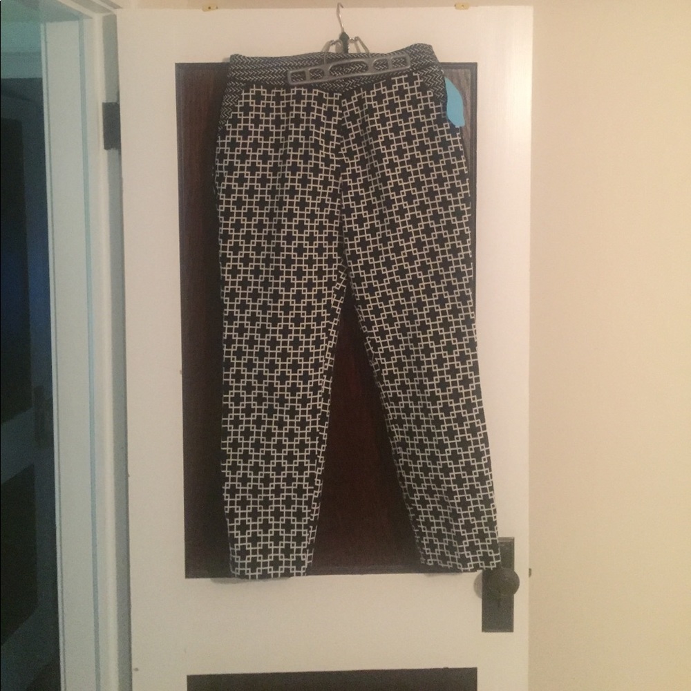 Adrianna Pappel Size 8 Black / White Capri Pants