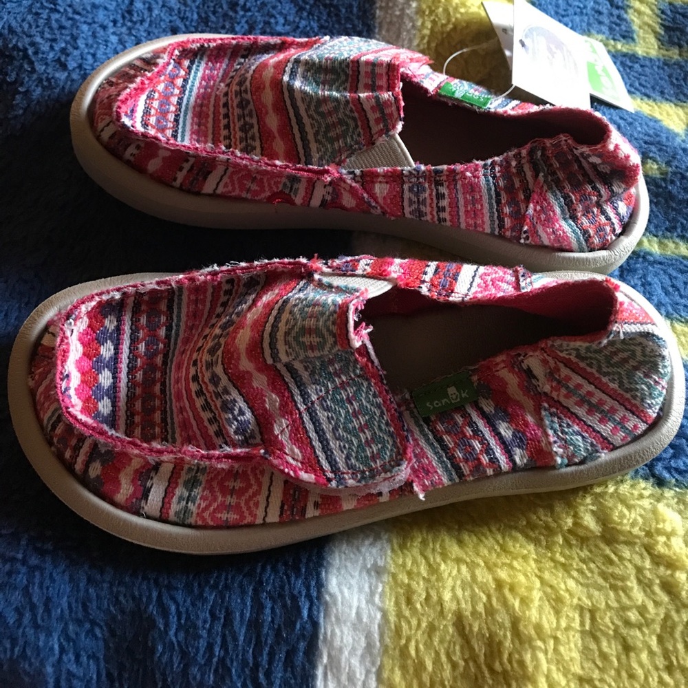 NWT Sanuk lil Donna Blanket