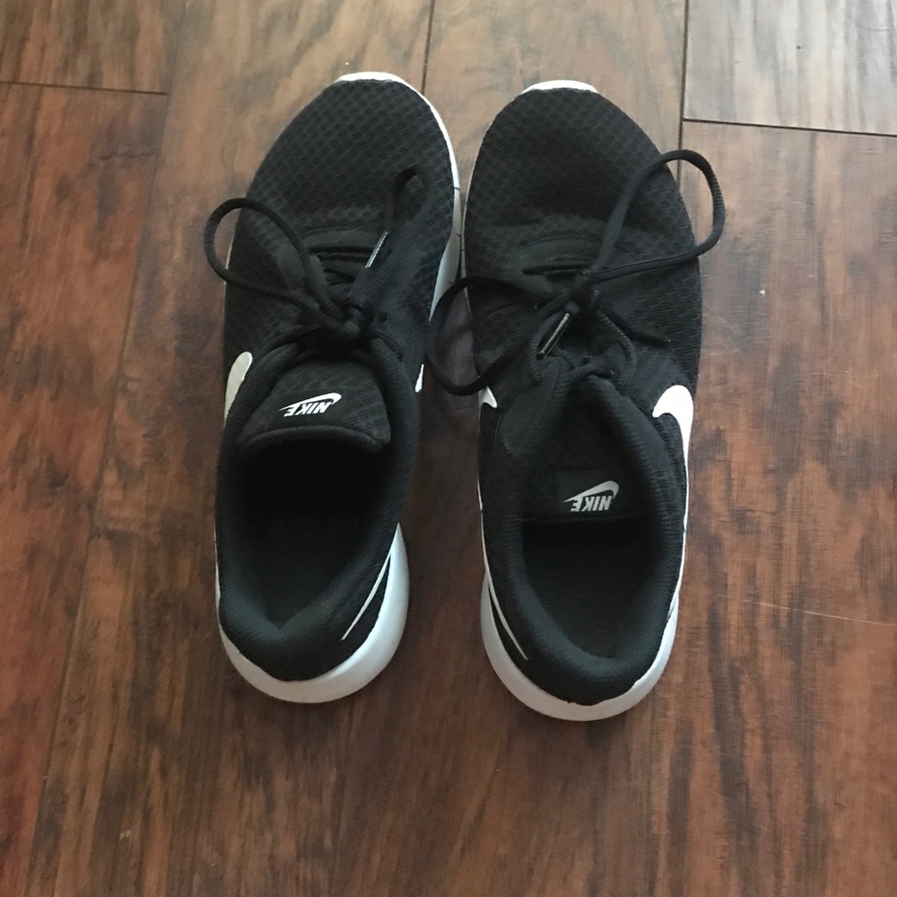Nike Tanjun running shoe