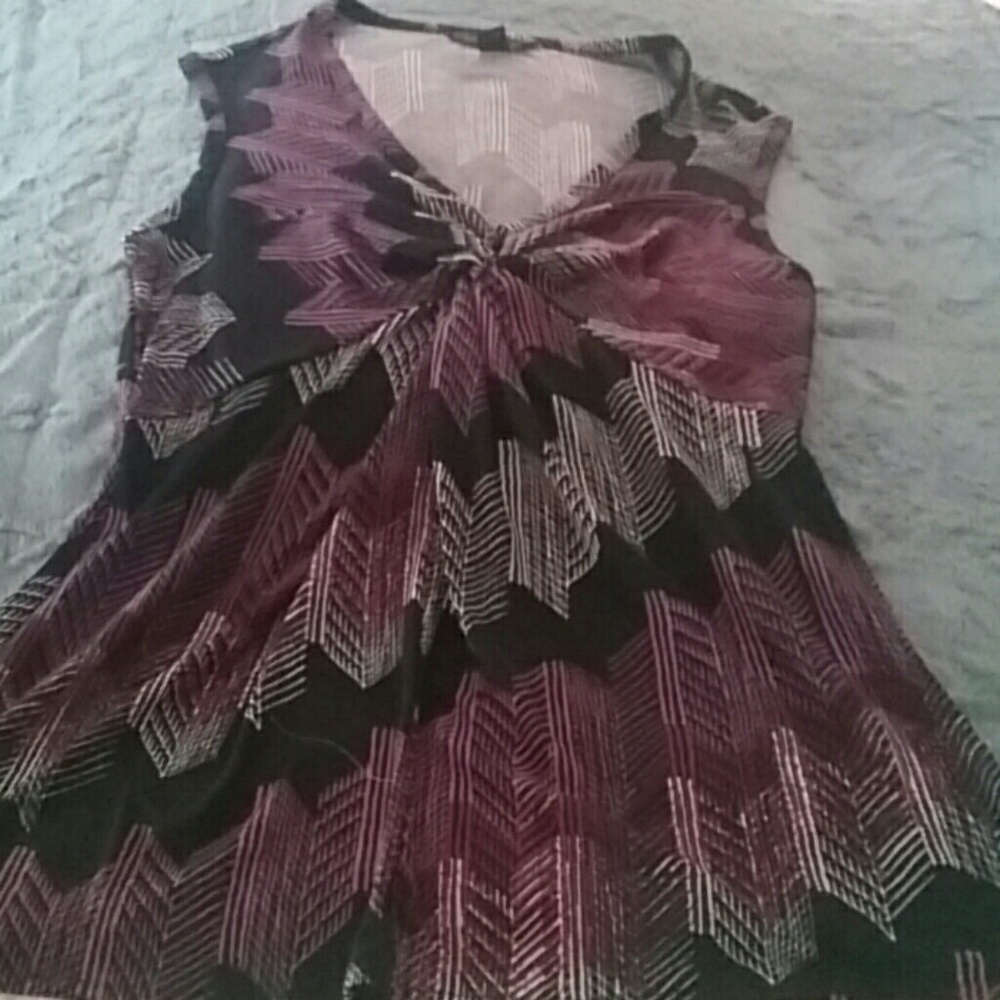 Black Sleeveless Patterned Blouse