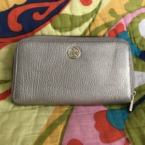Tory Burch Robinson zip continental wallet