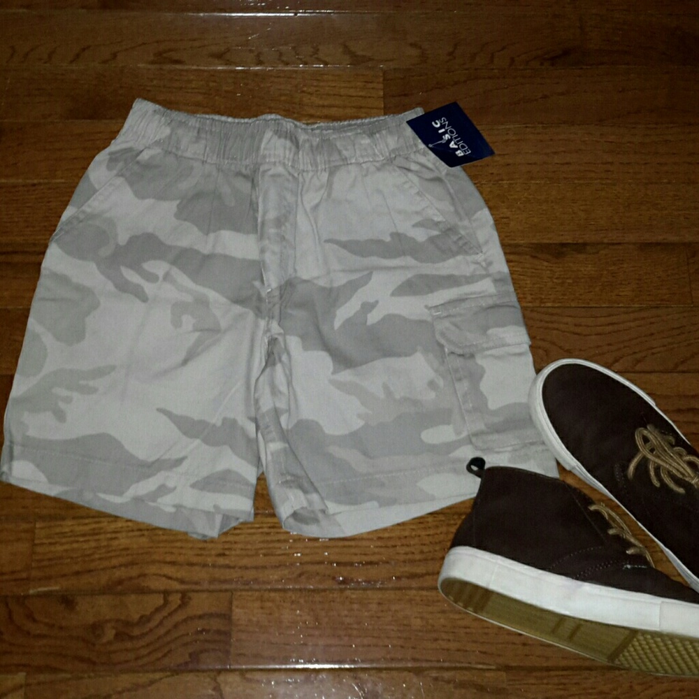 Reduced.....Boy's Camo  Shorts   NWT