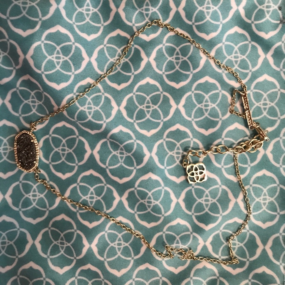 Kendra Scott necklace
