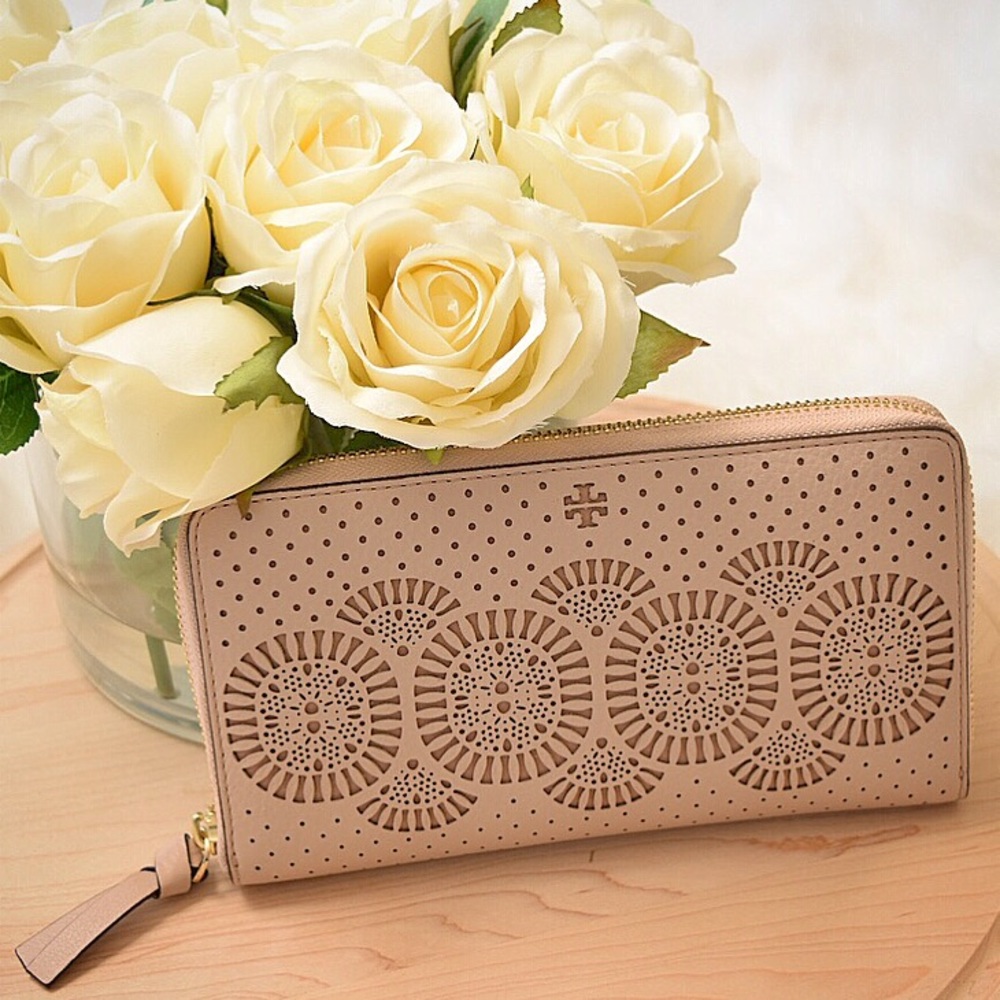 Sale 💕.  Light Oak Tory Burch Wallet