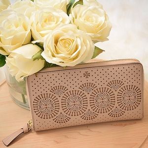 Sale 💕.  Light Oak Tory Burch Wallet