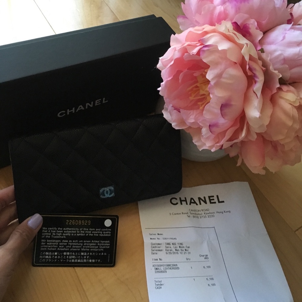 SOLD Chanel caviar wallet