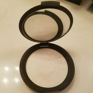 BECCA Shimmering Skin Perfector in Pearl
