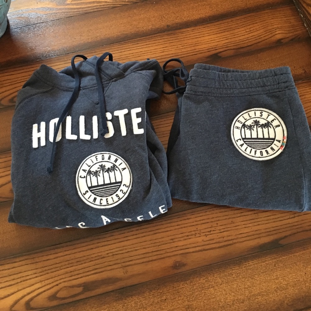 Hollister set; will NOT separate.