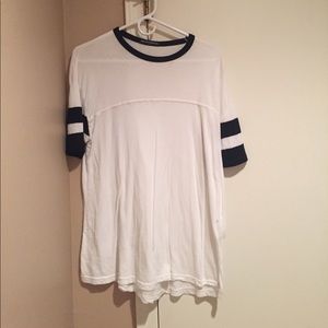 PERFECT CONDITION BRANDY MELVILLE GRAPHIC TEE