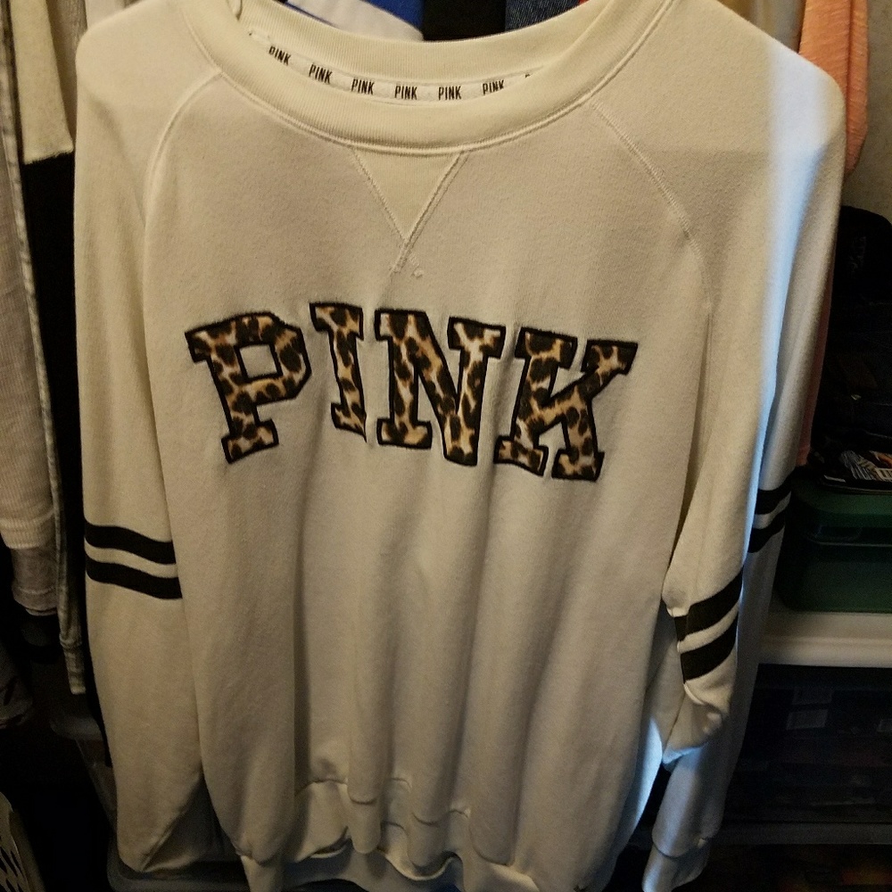 Over sized small. Pink leopard print