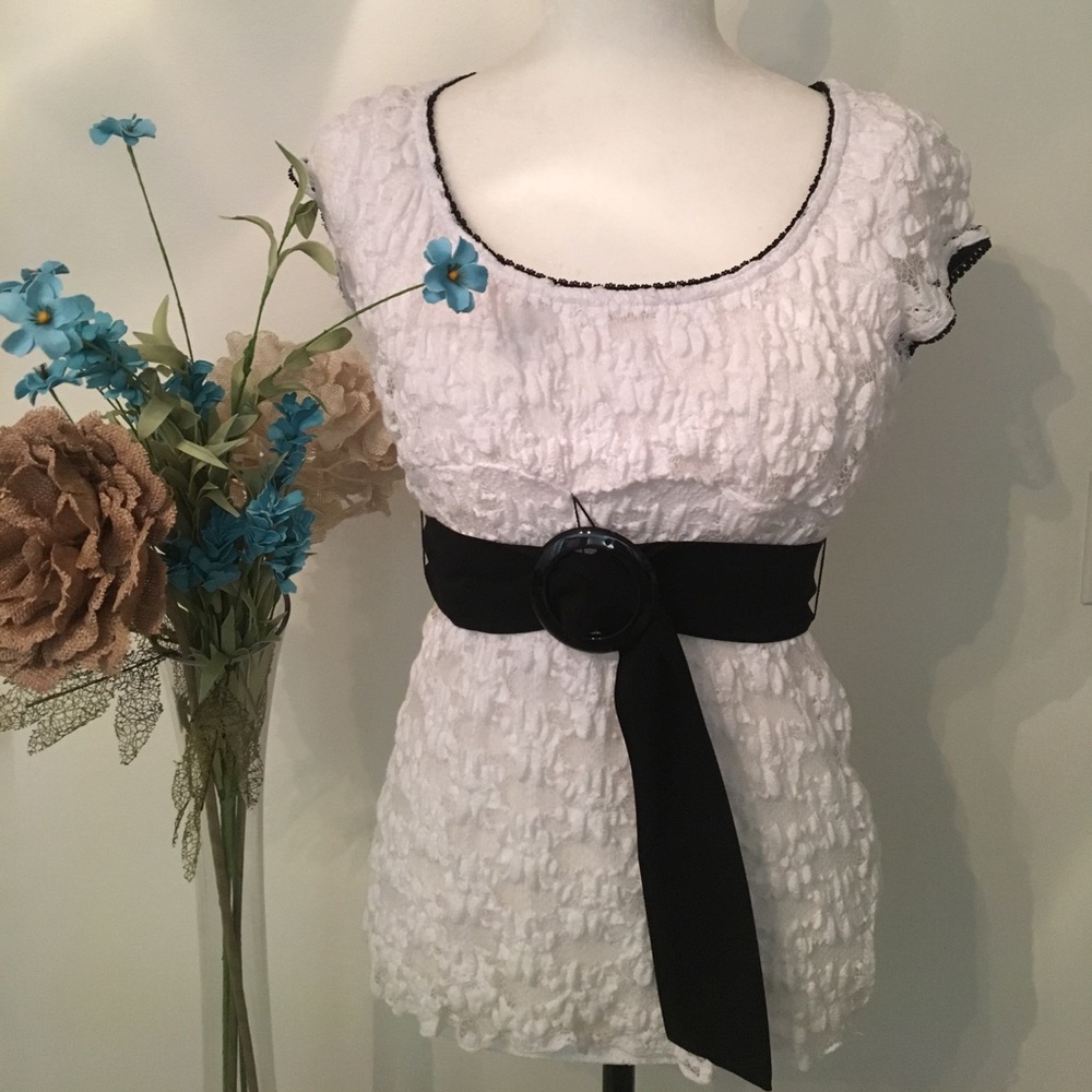 ☀️SOLD - Fully lined lace top