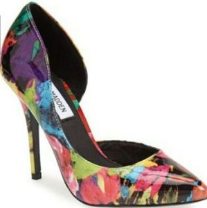 Flower Varcityy pump