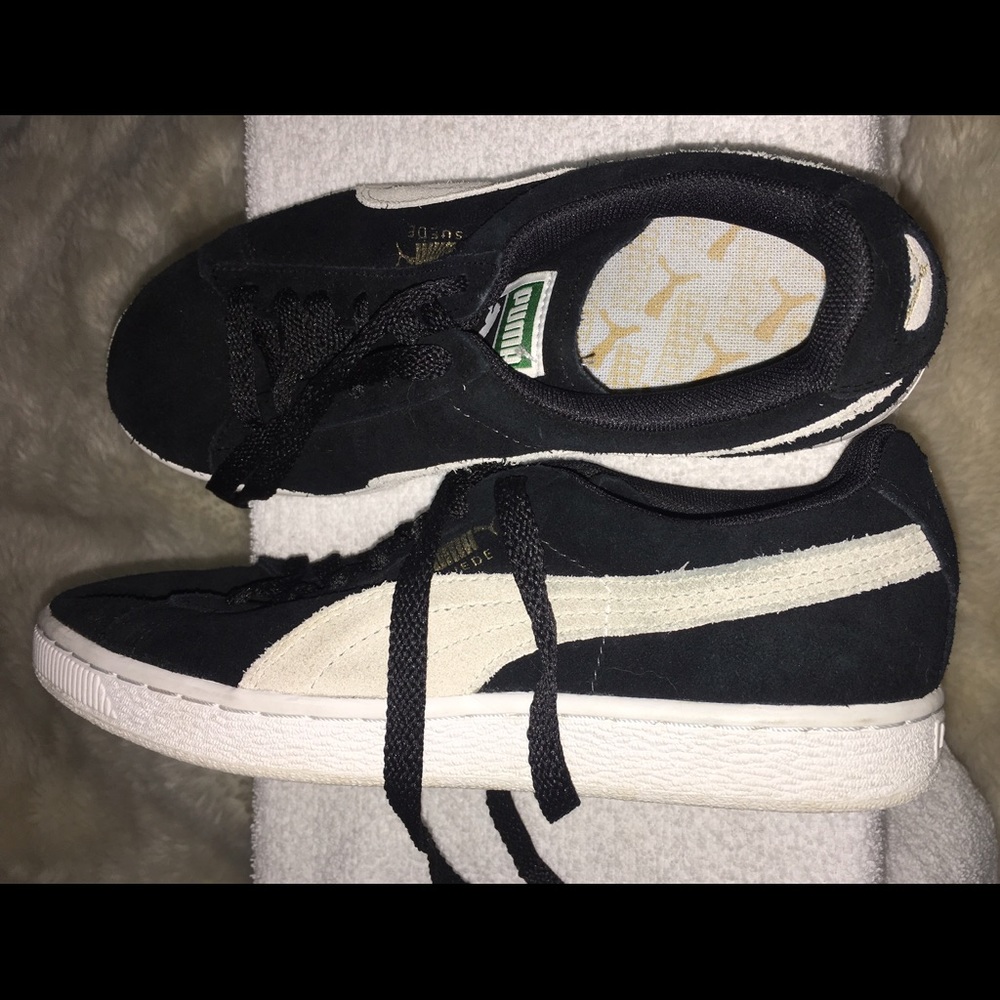 Black Puma Suedes! With two pairs of shoelaces!