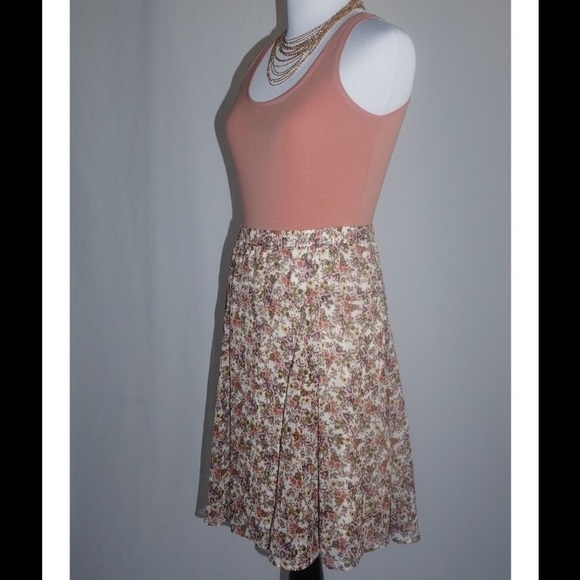 Floral Skirt - Picture 2 of 3