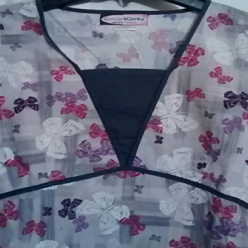Scrub top - Picture 2 of 5