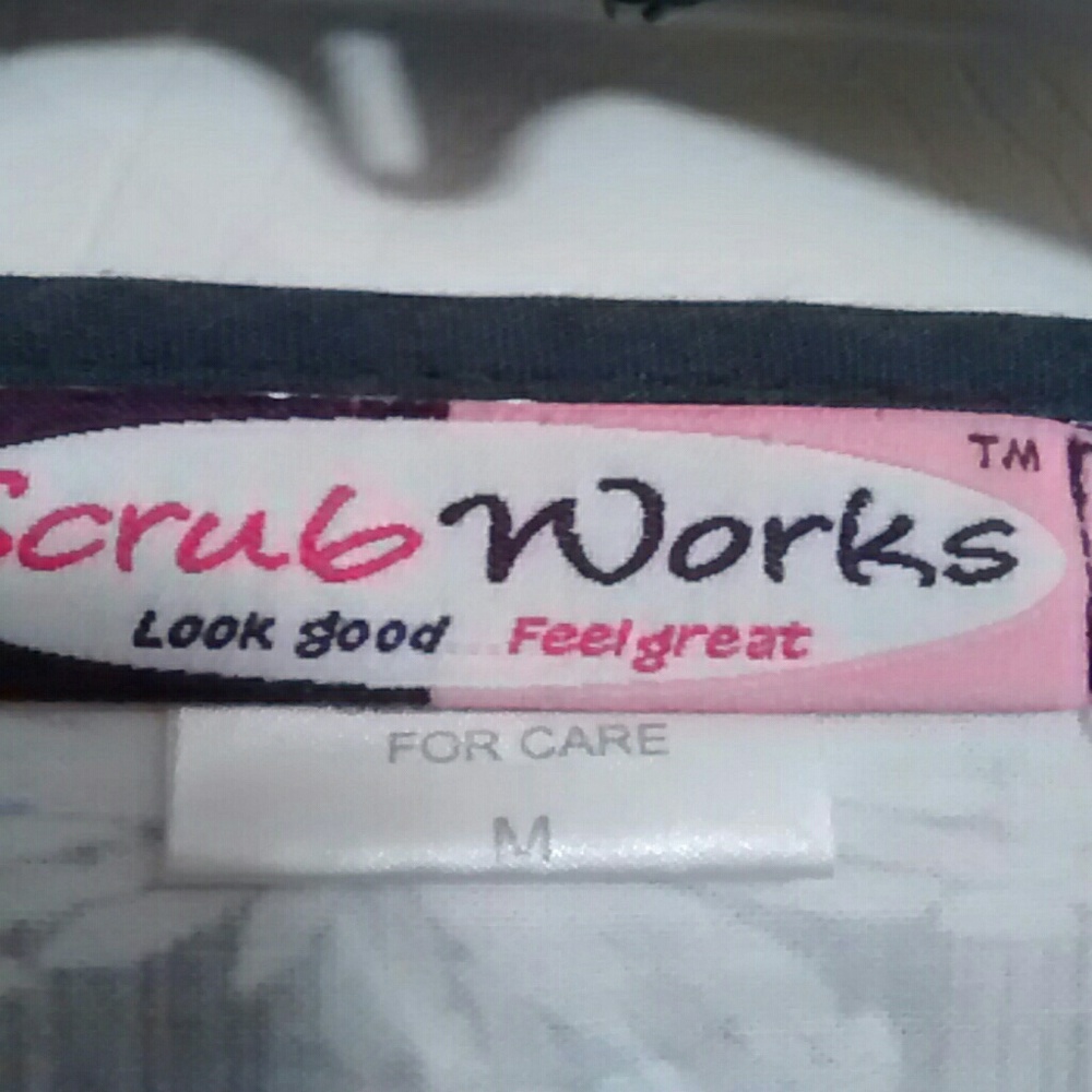 Scrub top - Picture 3 of 5