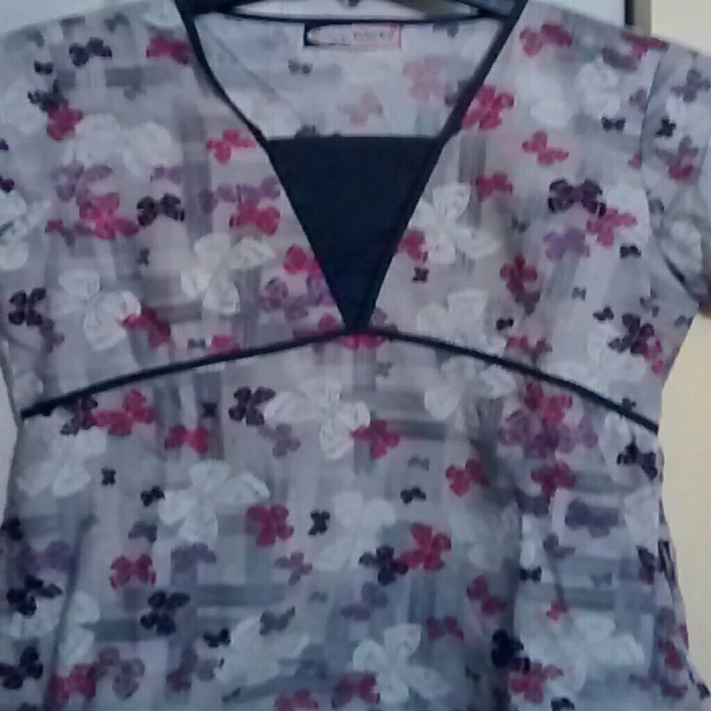 Scrub top - Picture 4 of 5