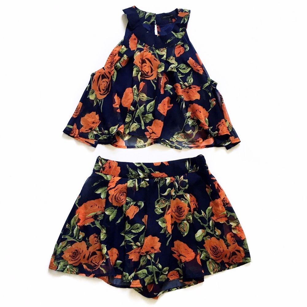 Two Piece Rose Floral High Neck Crop Shorts Set - Picture 3 of 6