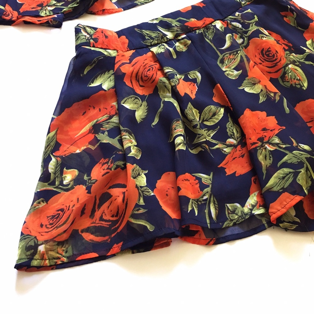 Two Piece Rose Floral High Neck Crop Shorts Set - Picture 5 of 6