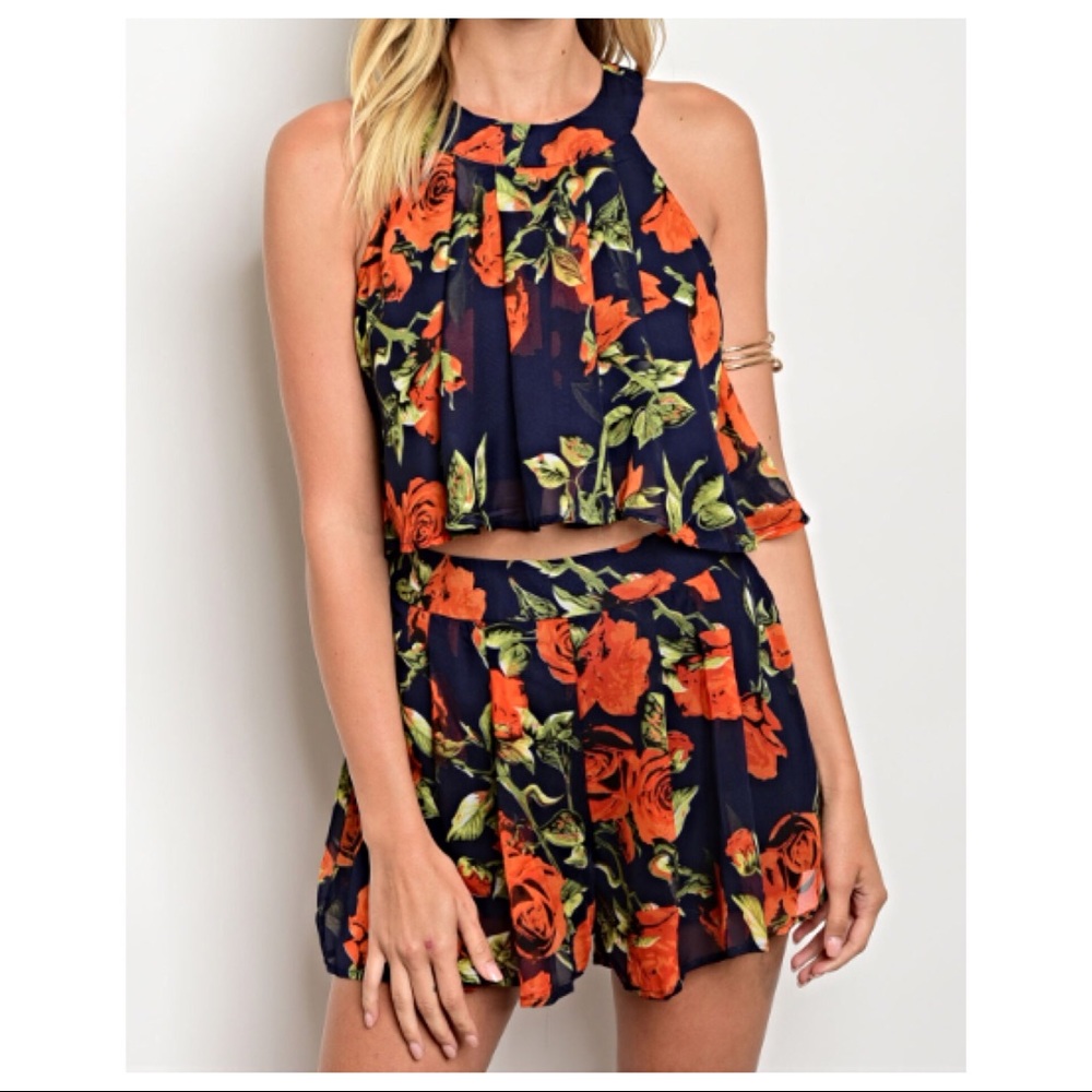 Two Piece Rose Floral High Neck Crop Shorts Set - Picture 2 of 6