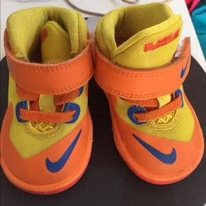 Nike baby boys shoes sz 3