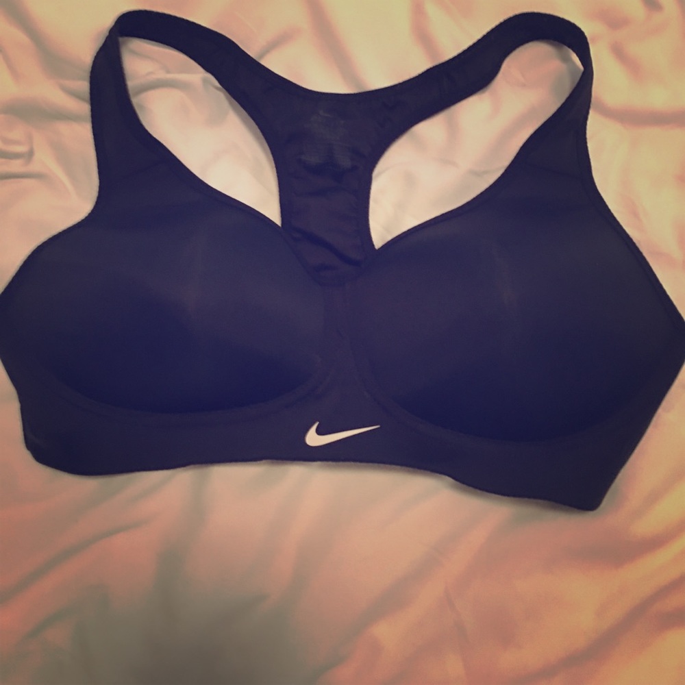 Black nike sports bra