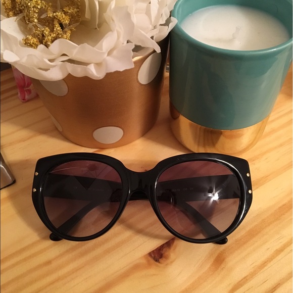 Tory Burch Accessories - Tory Burch Sunnies
