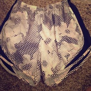 Floral print Nike Tempo Short