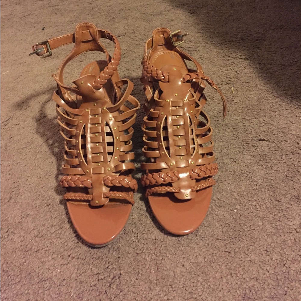 Guess Gladiator Wedge Sandals in Brown, size 8.5