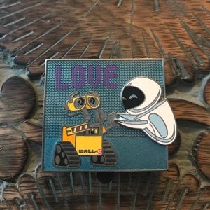 LOVE WallE and Eve Disney Pin