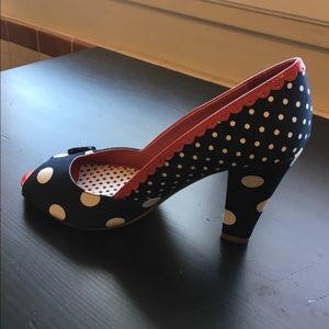 Size 7 polkadot pumps