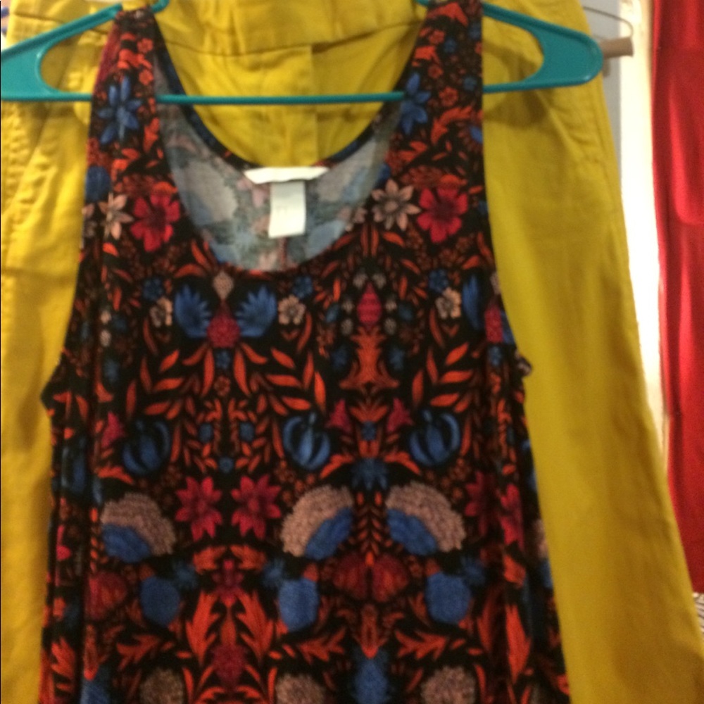 H&M dress very flattering fit med.