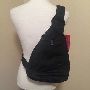 Victorinox tear drop monosling bag