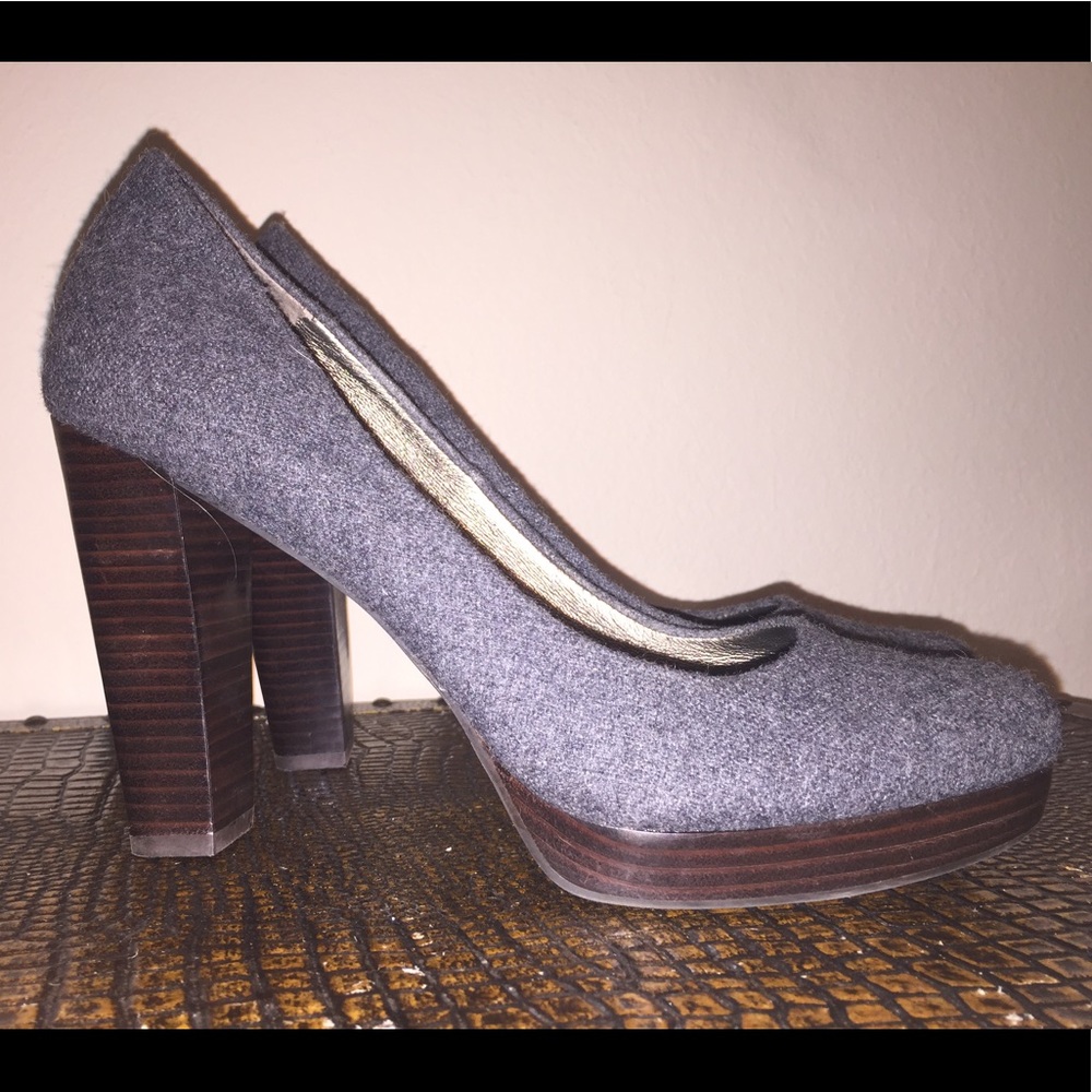 Banana Republic grey wool platform heels 9.5