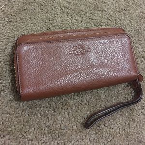 Full zip, Wallet with wristlet strap