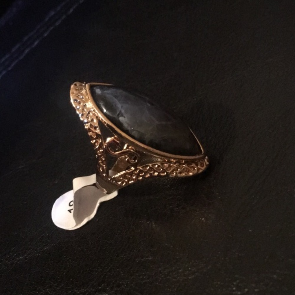 NWT 💍Gold Ring with Grey Gem