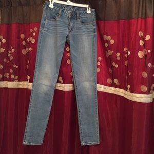 Light-wash American Eagle jeggings size 6