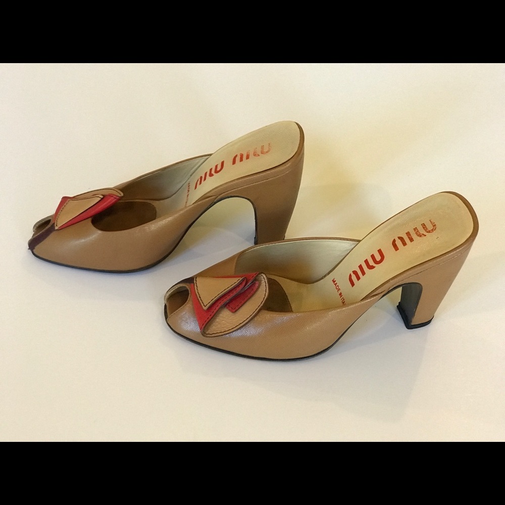 Tan Miu Miu embellished slides