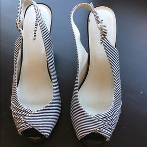 Kitten heels - striped, never worn size 8