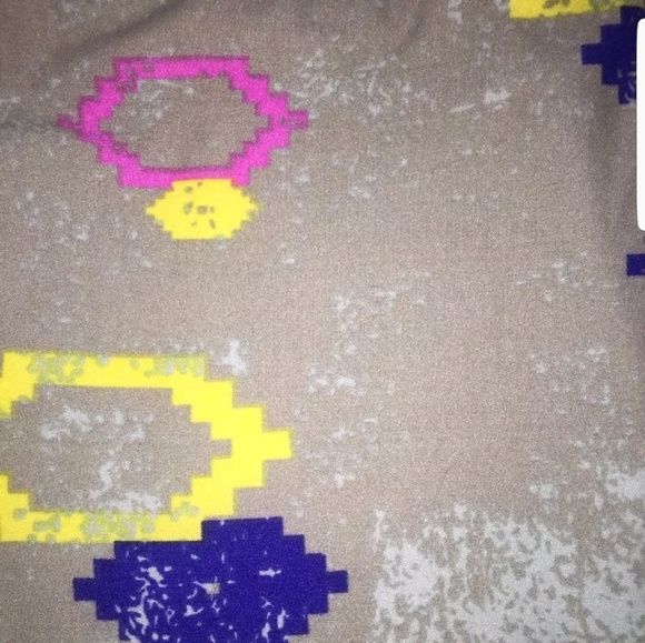 LuLaRoe Pixalated Shapes Leggings OS - Picture 2 of 3