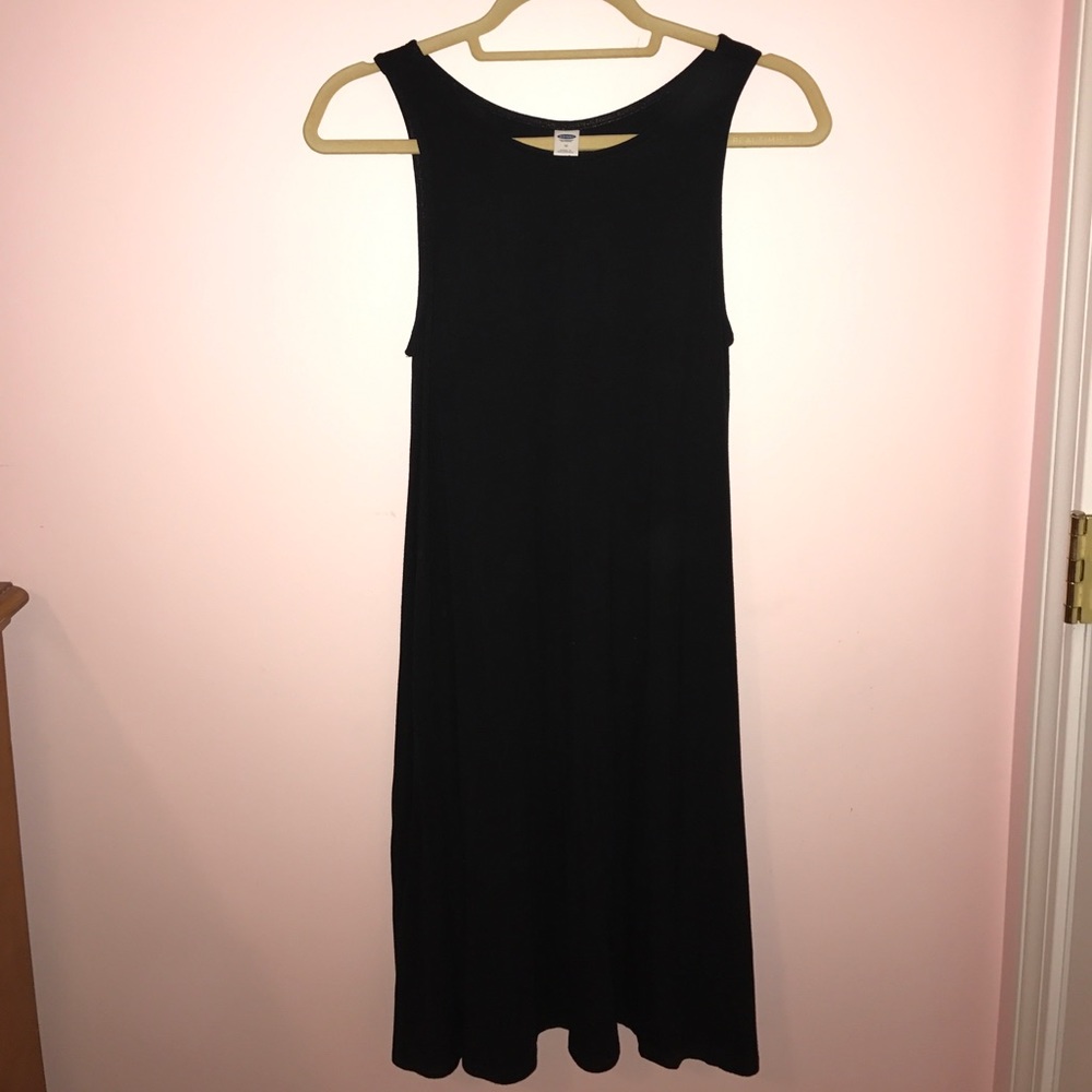Comfortable black midi-dress from Old Navy!
