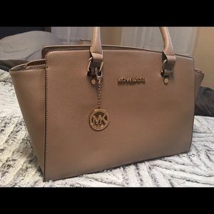 Micheal Kors purse