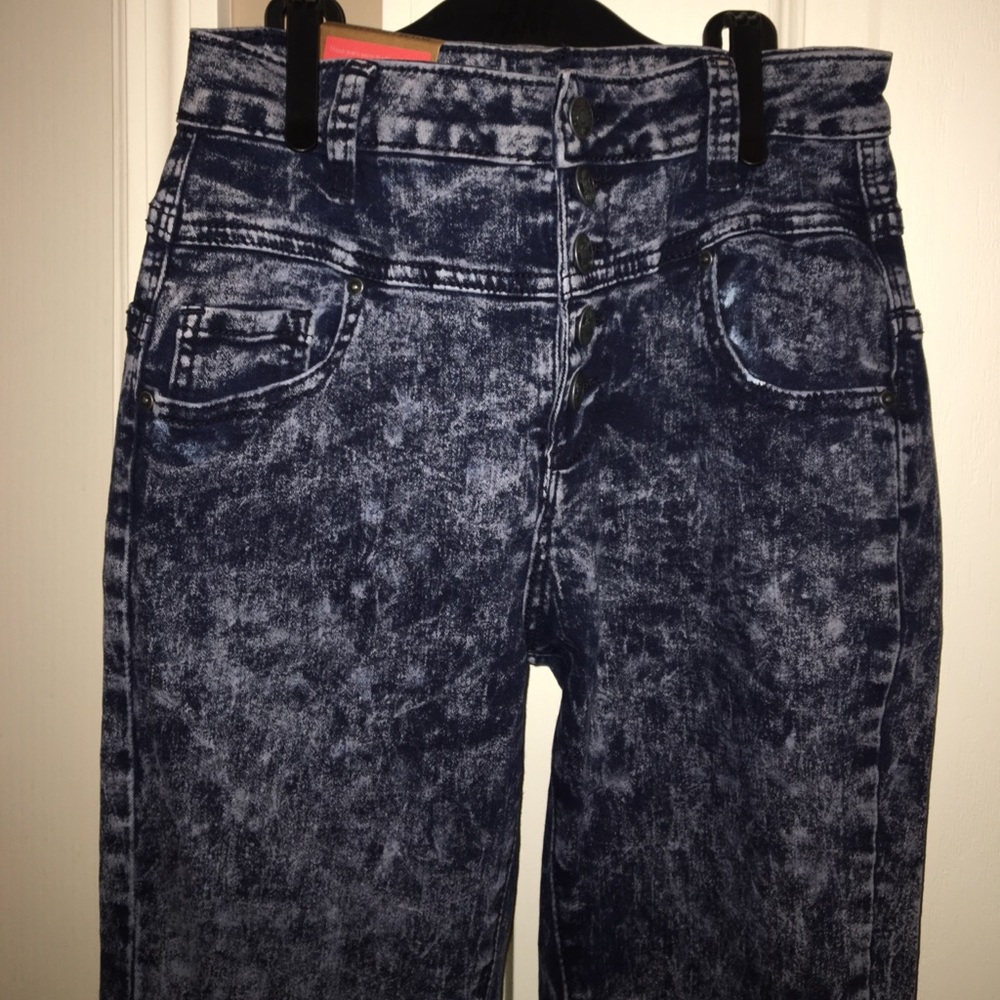 Brand New Delia's High Waisted acid wash jeans - Picture 2 of 4