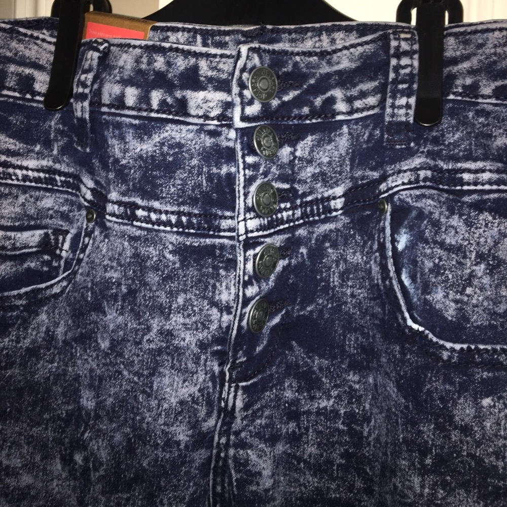 Brand New Delia's High Waisted acid wash jeans - Picture 3 of 4